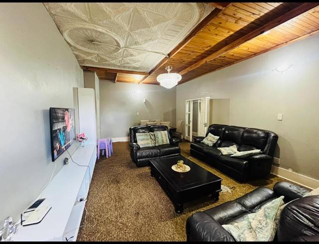 10 BEDROOM HOUSE FOR SALE IN KENSINGTON